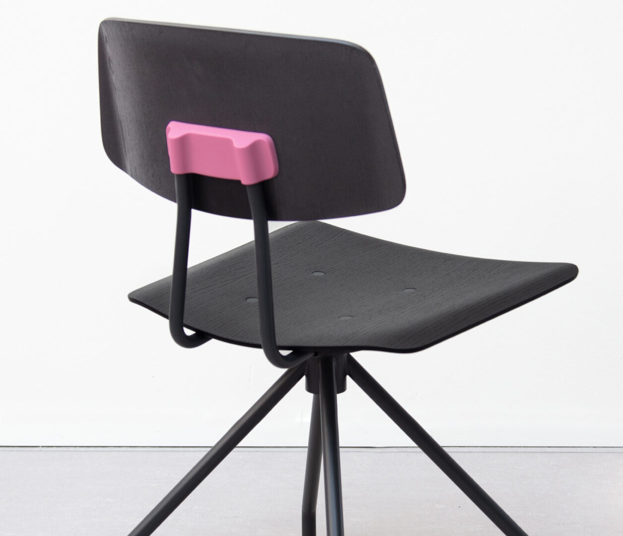 OCEE_FOUR – Chairs – Share Meet – Packshot Image .jpg